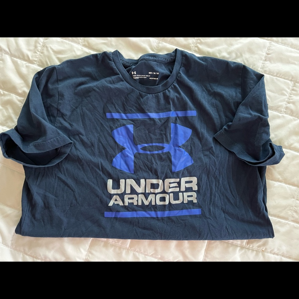 Men’s under armor loose fit T-shirt size medium